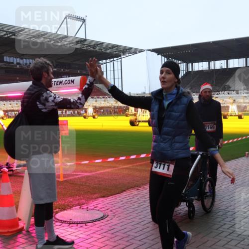 07.12.2025 - St. Pauli X-Mass-Run No. 15 Luisa Fischer http://msf.ph/oto/9385193 07.12.2025 11:33:58 Ziel 3111, 3169, 166, 56, 62, 72, 73, 85, 94, 103, 110, 142, 181, 229, 239, 260, 321, 340, 349, 354, 378, 977, 1013, 1361, 1591, 2005, 2016, 2219, 2612, 2613, 2614, 2620, 2662, 3039, 3041, 3166, 3169, 3253, 3254, 3601, 3737, 3740, 4649 meine-sportfotos.de