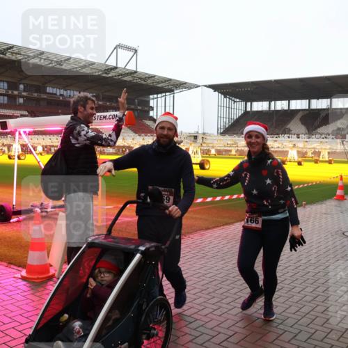 07.12.2025 - St. Pauli X-Mass-Run No. 15 Luisa Fischer http://msf.ph/oto/9385197 07.12.2025 11:34:01 Ziel 3169, 9, 166, 56, 62, 72, 73, 85, 94, 103, 110, 142, 181, 229, 239, 260, 321, 340, 349, 354, 378, 977, 1361, 1591, 2005, 2016, 2056, 2219, 2612, 2613, 2614, 2620, 2662, 3039, 3041, 3166, 3169, 3253, 3254, 3601, 3737, 3740, 4649 meine-sportfotos.de