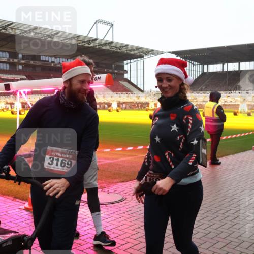 07.12.2025 - St. Pauli X-Mass-Run No. 15 Luisa Fischer http://msf.ph/oto/9385202 07.12.2025 11:34:02 Ziel 3169, 15, 3169, 15, 56, 62, 72, 73, 85, 94, 103, 110, 142, 181, 229, 239, 260, 340, 349, 354, 378, 1361, 2005, 2016, 2056, 2219, 2612, 2613, 2614, 2620, 3039, 3041, 3166, 3169, 3253, 3254, 3601, 3737, 3740, 4649, 4844 meine-sportfotos.de