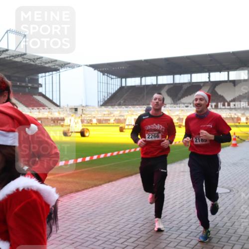 07.12.2025 - St. Pauli X-Mass-Run No. 15 Luisa Fischer http://msf.ph/oto/9385203 07.12.2025 10:16:57 Ziel 1, 2266, 2185, 394, 1328, 2185, 2266, 2743, 3633, 4356, 4359, 4362, 4363, 4510, 4769 meine-sportfotos.de