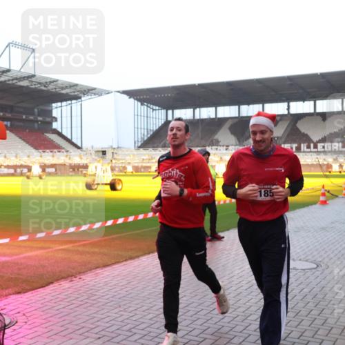 07.12.2025 - St. Pauli X-Mass-Run No. 15 Luisa Fischer http://msf.ph/oto/9385204 07.12.2025 10:16:58 Ziel 185, 394, 1328, 1989, 1997, 2185, 2266, 2743, 3633, 4356, 4359, 4362, 4363, 4510, 4769 meine-sportfotos.de