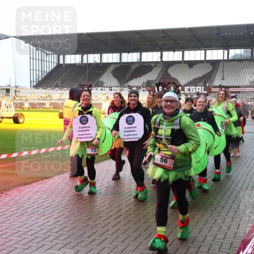07.12.2025 - St. Pauli X-Mass-Run No. 15 Luisa Fischer http://msf.ph/oto/9385216 07.12.2025 11:34:06 Ziel 73, 56, 56, 62, 72, 73, 85, 94, 103, 110, 142, 181, 229, 239, 260, 340, 349, 354, 378, 1361, 2016, 2056, 2219, 2612, 2613, 2614, 2620, 3039, 3041, 3139, 3166, 3169, 3253, 3254, 3549, 3601, 3737, 3740, 4649, 4844 meine-sportfotos.de