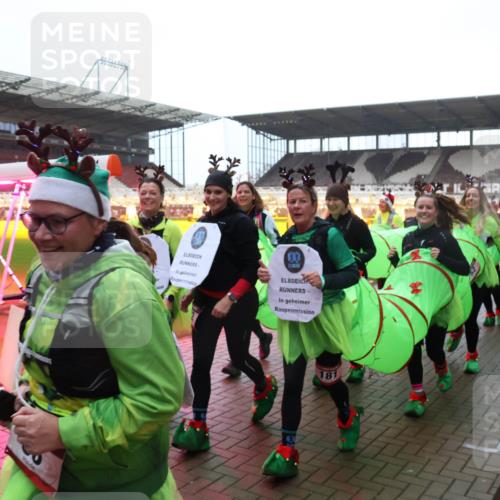 07.12.2025 - St. Pauli X-Mass-Run No. 15 Luisa Fischer http://msf.ph/oto/9385222 07.12.2025 11:34:07 Ziel 181, 56, 62, 72, 73, 85, 94, 103, 110, 142, 181, 229, 239, 260, 340, 349, 354, 378, 1361, 2056, 2219, 2612, 2613, 2614, 2620, 3039, 3041, 3139, 3166, 3169, 3253, 3254, 3549, 3601, 3737, 3740, 4649, 4844 meine-sportfotos.de