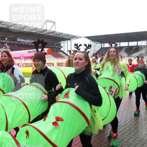 07.12.2025 - St. Pauli X-Mass-Run No. 15 Luisa Fischer http://msf.ph/oto/9385227 07.12.2025 11:34:09 Ziel 103, 354, 56, 62, 72, 73, 85, 94, 103, 110, 142, 181, 229, 239, 260, 340, 349, 354, 378, 1361, 2056, 2219, 2612, 2613, 2614, 2620, 3139, 3166, 3169, 3253, 3254, 3549, 3601, 3737, 3740, 4649, 4844 meine-sportfotos.de