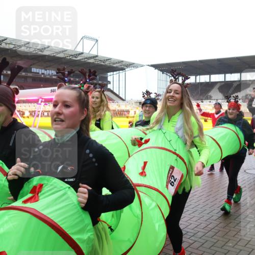 07.12.2025 - St. Pauli X-Mass-Run No. 15 Luisa Fischer http://msf.ph/oto/9385235 07.12.2025 11:34:09 Ziel 62, 56, 62, 72, 73, 85, 94, 103, 110, 142, 181, 229, 239, 260, 340, 349, 354, 378, 1361, 2056, 2219, 2612, 2613, 2614, 2620, 3139, 3166, 3169, 3253, 3254, 3549, 3601, 3737, 3740, 4649, 4844 meine-sportfotos.de