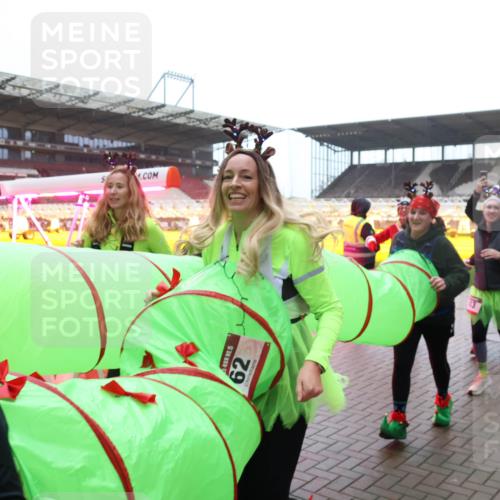 07.12.2025 - St. Pauli X-Mass-Run No. 15 Luisa Fischer http://msf.ph/oto/9385238 07.12.2025 11:34:09 Ziel 62, 56, 62, 72, 73, 85, 94, 103, 110, 142, 181, 229, 239, 260, 340, 349, 354, 378, 1361, 2056, 2219, 2612, 2613, 2614, 2620, 3139, 3166, 3169, 3253, 3254, 3549, 3601, 3737, 3740, 4649, 4844 meine-sportfotos.de