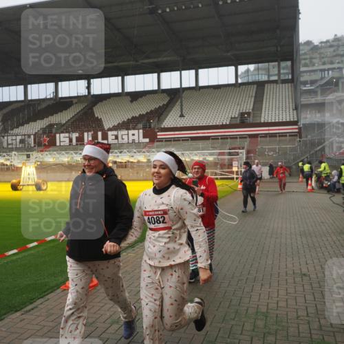 07.12.2025 - St. Pauli X-Mass-Run No. 15 Fabian Wolf http://msf.ph/oto/9385242 07.12.2025 10:13:18 Ziel 1044, 1062, 1126, 1220, 1733, 2711, 2712, 3588, 3589, 4081, 4082, 4083, 4664 meine-sportfotos.de