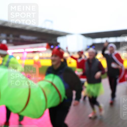07.12.2025 - St. Pauli X-Mass-Run No. 15 Luisa Fischer http://msf.ph/oto/9385243 07.12.2025 11:34:10 Ziel 56, 62, 72, 73, 85, 94, 103, 110, 142, 181, 229, 239, 260, 340, 349, 354, 378, 1361, 2056, 2219, 2612, 2613, 2614, 2620, 3139, 3166, 3169, 3253, 3254, 3549, 3601, 3737, 3740, 4649, 4844 meine-sportfotos.de