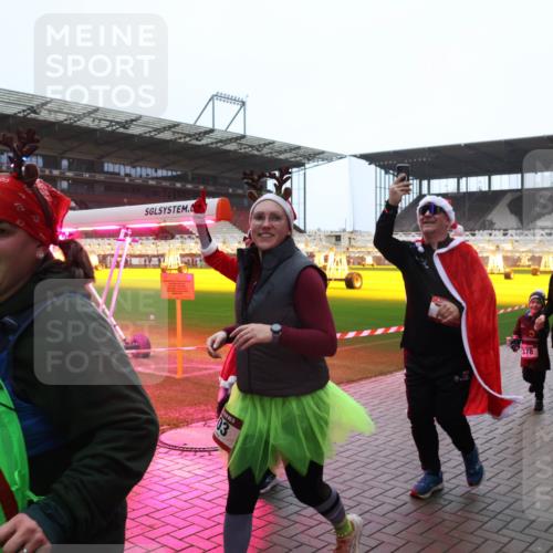 07.12.2025 - St. Pauli X-Mass-Run No. 15 Luisa Fischer http://msf.ph/oto/9385245 07.12.2025 11:34:11 Ziel 378, 354, 56, 62, 72, 73, 85, 94, 103, 110, 142, 181, 229, 239, 260, 340, 349, 354, 378, 1361, 2056, 2219, 3139, 3166, 3169, 3253, 3254, 3549, 3601, 3737, 3740, 4649, 4844 meine-sportfotos.de