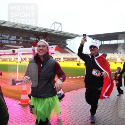 07.12.2025 - St. Pauli X-Mass-Run No. 15 Luisa Fischer http://msf.ph/oto/9385247 07.12.2025 11:34:11 Ziel 15, 72, 78, 354, 56, 62, 72, 73, 85, 94, 103, 110, 142, 181, 229, 239, 260, 340, 349, 354, 378, 1361, 2056, 2219, 3139, 3166, 3169, 3253, 3254, 3549, 3601, 3737, 3740, 4649, 4844 meine-sportfotos.de