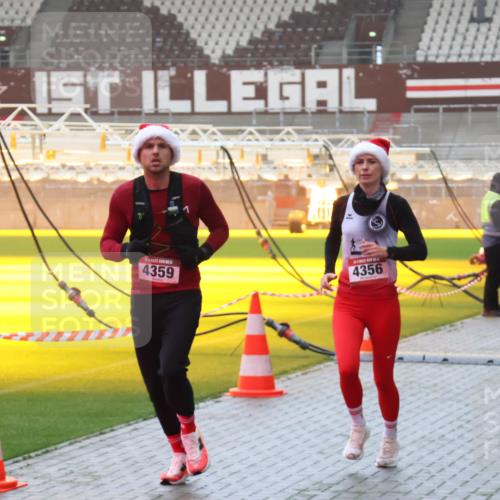 07.12.2025 - St. Pauli X-Mass-Run No. 15 Luisa Fischer http://msf.ph/oto/9385248 07.12.2025 10:17:06 Ziel 4359, 4356, 363, 394, 1328, 1620, 1989, 1997, 2185, 2266, 2694, 2743, 3633, 4356, 4359, 4362, 4363, 4510, 4769 meine-sportfotos.de