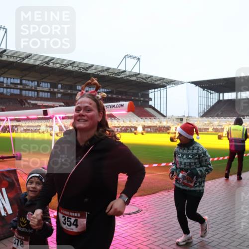 07.12.2025 - St. Pauli X-Mass-Run No. 15 Luisa Fischer http://msf.ph/oto/9385258 07.12.2025 11:34:13 Ziel 378, 5, 354, 270, 56, 62, 72, 73, 85, 94, 103, 110, 142, 181, 229, 239, 260, 340, 349, 354, 378, 1361, 2056, 2219, 3139, 3166, 3169, 3253, 3254, 3448, 3549, 3601, 3737, 3740, 4649, 4844 meine-sportfotos.de