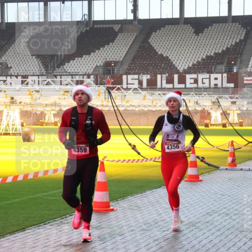 07.12.2025 - St. Pauli X-Mass-Run No. 15 Luisa Fischer http://msf.ph/oto/9385267 07.12.2025 10:17:07 Ziel 4359, 4356, 363, 394, 1328, 1620, 1989, 1997, 2185, 2266, 2694, 2743, 3633, 4356, 4359, 4362, 4363, 4510, 4769 meine-sportfotos.de