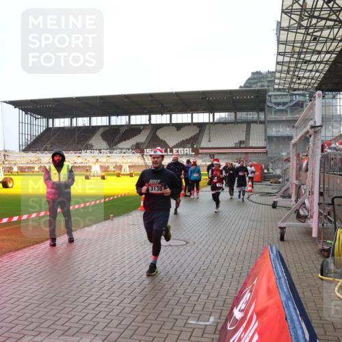 07.12.2025 - St. Pauli X-Mass-Run No. 15 Luisa Fischer http://msf.ph/oto/9385269 07.12.2025 11:34:17 Ziel 15, 3139, 56, 62, 72, 73, 85, 94, 103, 110, 142, 181, 229, 239, 260, 340, 349, 354, 378, 1361, 2056, 2219, 3139, 3253, 3254, 3448, 3549, 3601, 3737, 3740, 4649, 4844 meine-sportfotos.de