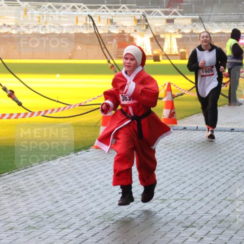 07.12.2025 - St. Pauli X-Mass-Run No. 15 Luisa Fischer http://msf.ph/oto/9385283 07.12.2025 10:17:09 Ziel 365, 1989, 1997, 1328, 1620, 1762, 1989, 1997, 2185, 2266, 2694, 2743, 3633, 4356, 4359, 4362, 4363, 4510, 4769 meine-sportfotos.de