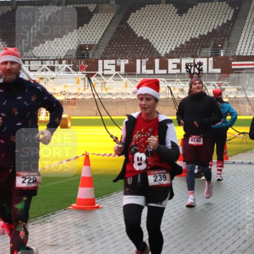 07.12.2025 - St. Pauli X-Mass-Run No. 15 Luisa Fischer http://msf.ph/oto/9385287 07.12.2025 11:34:19 Ziel 229, 239, 3740, 484, 56, 62, 72, 73, 85, 94, 103, 110, 142, 181, 229, 239, 260, 340, 349, 354, 378, 825, 1361, 1710, 2056, 2219, 3139, 3253, 3254, 3448, 3549, 3601, 3737, 3740, 4649, 4844 meine-sportfotos.de