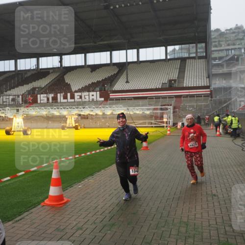 07.12.2025 - St. Pauli X-Mass-Run No. 15 Fabian Wolf http://msf.ph/oto/9385290 07.12.2025 10:13:23 Ziel 1044, 1062, 1126, 1220, 3588, 3589, 4081, 4082, 4083, 4664 meine-sportfotos.de