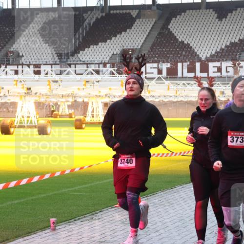 07.12.2025 - St. Pauli X-Mass-Run No. 15 Luisa Fischer http://msf.ph/oto/9385293 07.12.2025 11:34:21 Ziel 9, 3740, 15, 3737, 56, 62, 72, 73, 85, 94, 103, 110, 142, 181, 229, 239, 260, 340, 349, 354, 378, 820, 825, 864, 869, 871, 1001, 1361, 1710, 2056, 2219, 3139, 3253, 3254, 3448, 3549, 3601, 3737, 3740, 4649, 4844 meine-sportfotos.de