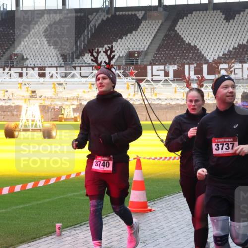 07.12.2025 - St. Pauli X-Mass-Run No. 15 Luisa Fischer http://msf.ph/oto/9385295 07.12.2025 11:34:22 Ziel 3740, 15, 3737, 56, 62, 72, 73, 85, 94, 103, 110, 142, 181, 229, 239, 260, 340, 349, 354, 378, 820, 825, 864, 869, 871, 1001, 1361, 1710, 2056, 2219, 3139, 3253, 3254, 3448, 3549, 3601, 3737, 3740, 4649, 4844 meine-sportfotos.de