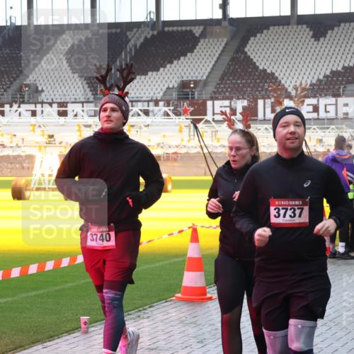 07.12.2025 - St. Pauli X-Mass-Run No. 15 Luisa Fischer http://msf.ph/oto/9385296 07.12.2025 11:34:22 Ziel 5, 3740, 15, 3737, 2219, 56, 62, 72, 73, 85, 94, 103, 110, 142, 181, 229, 239, 260, 340, 349, 354, 378, 820, 825, 864, 869, 871, 1001, 1361, 1710, 2056, 2219, 3139, 3253, 3254, 3448, 3549, 3601, 3737, 3740, 4649, 4844 meine-sportfotos.de