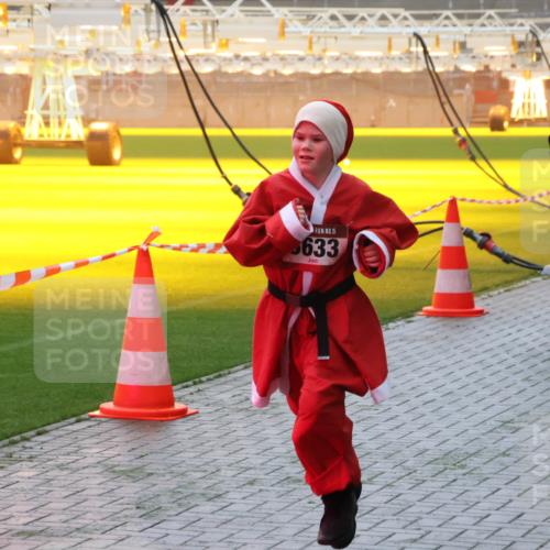07.12.2025 - St. Pauli X-Mass-Run No. 15 Luisa Fischer http://msf.ph/oto/9385298 07.12.2025 10:17:10 Ziel 15, 633, 1989, 1328, 1620, 1762, 1989, 1997, 2185, 2266, 2694, 2743, 3633, 4356, 4359, 4362, 4363, 4510, 4769 meine-sportfotos.de