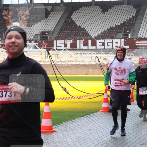 07.12.2025 - St. Pauli X-Mass-Run No. 15 Luisa Fischer http://msf.ph/oto/9385305 07.12.2025 11:34:23 Ziel 373, 2219, 48, 62, 72, 85, 94, 103, 110, 229, 239, 260, 340, 354, 378, 820, 825, 864, 869, 871, 1001, 1361, 1710, 1908, 2056, 2219, 2635, 3139, 3253, 3254, 3448, 3549, 3601, 3737, 3740, 4649, 4844 meine-sportfotos.de
