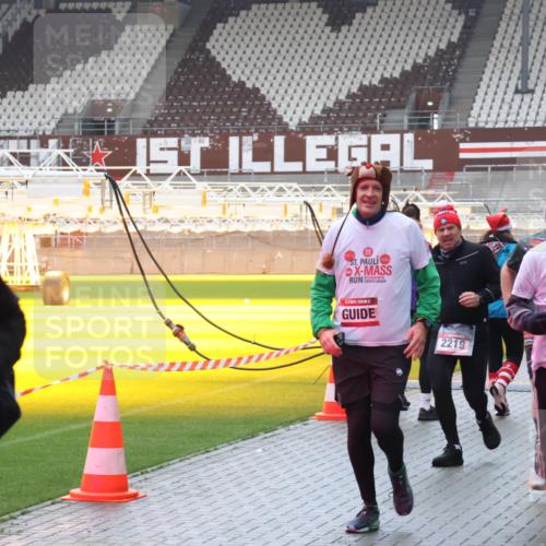 07.12.2025 - St. Pauli X-Mass-Run No. 15 Luisa Fischer http://msf.ph/oto/9385307 07.12.2025 11:34:23 Ziel 2219, 844, 62, 72, 85, 94, 103, 110, 229, 239, 260, 340, 354, 378, 820, 825, 864, 869, 871, 1001, 1361, 1710, 1908, 2056, 2219, 2635, 3139, 3253, 3254, 3448, 3549, 3601, 3737, 3740, 4649, 4844 meine-sportfotos.de
