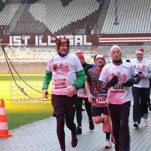 07.12.2025 - St. Pauli X-Mass-Run No. 15 Luisa Fischer http://msf.ph/oto/9385313 07.12.2025 11:34:24 Ziel 2219, 4844, 3448, 72, 85, 103, 229, 239, 260, 354, 378, 820, 825, 864, 869, 871, 1001, 1710, 1908, 2056, 2219, 2277, 2280, 2635, 3139, 3253, 3254, 3448, 3549, 3601, 3737, 3740, 4649, 4844 meine-sportfotos.de