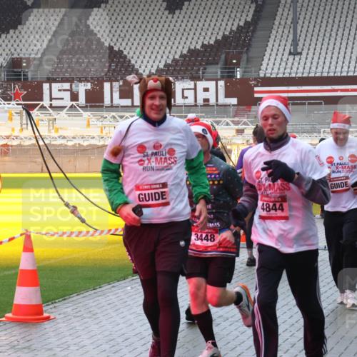 07.12.2025 - St. Pauli X-Mass-Run No. 15 Luisa Fischer http://msf.ph/oto/9385318 07.12.2025 11:34:24 Ziel 3448, 4844, 72, 85, 103, 229, 239, 260, 354, 378, 820, 825, 864, 869, 871, 1001, 1710, 1908, 2056, 2219, 2277, 2280, 2635, 3139, 3253, 3254, 3448, 3549, 3601, 3737, 3740, 4649, 4844 meine-sportfotos.de