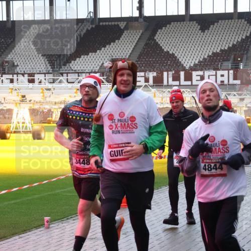 07.12.2025 - St. Pauli X-Mass-Run No. 15 Luisa Fischer http://msf.ph/oto/9385330 07.12.2025 11:34:25 Ziel 3448, 4844, 72, 103, 229, 239, 354, 378, 820, 825, 864, 869, 871, 1001, 1710, 1908, 2056, 2219, 2277, 2280, 2635, 3139, 3253, 3254, 3448, 3549, 3601, 3737, 3740, 4649, 4844 meine-sportfotos.de