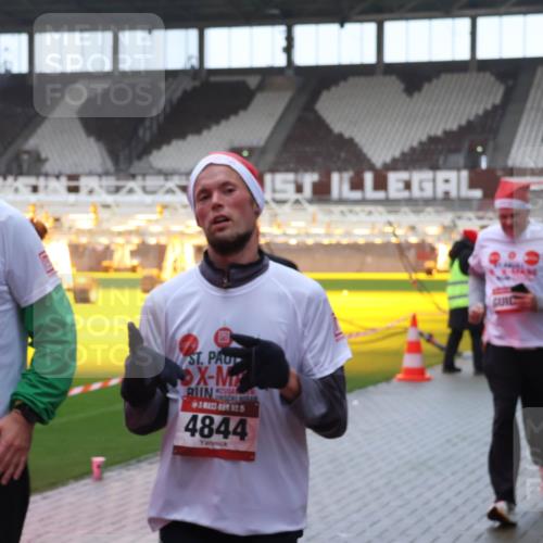 07.12.2025 - St. Pauli X-Mass-Run No. 15 Luisa Fischer http://msf.ph/oto/9385336 07.12.2025 11:34:26 Ziel 15, 4844, 229, 239, 354, 378, 820, 825, 864, 869, 871, 1001, 1710, 1908, 2056, 2219, 2277, 2280, 2635, 3139, 3253, 3254, 3448, 3549, 3601, 3737, 3740, 4649, 4844 meine-sportfotos.de