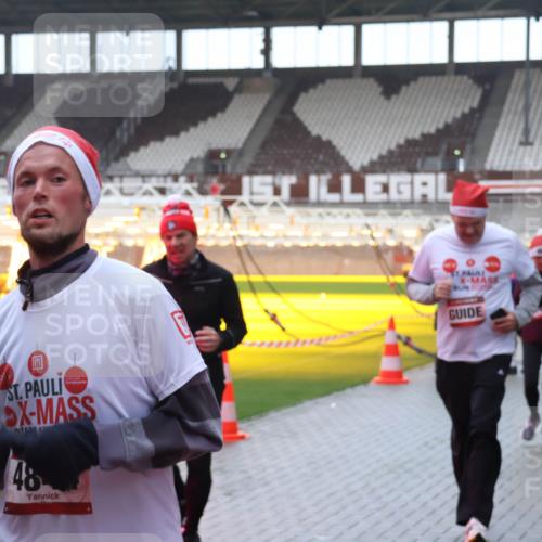 07.12.2025 - St. Pauli X-Mass-Run No. 15 Luisa Fischer http://msf.ph/oto/9385338 07.12.2025 11:34:27 Ziel 48, 229, 239, 354, 378, 820, 825, 864, 869, 871, 1001, 1710, 1908, 2056, 2219, 2277, 2280, 2635, 3139, 3253, 3448, 3549, 3601, 3737, 3740, 4649, 4844 meine-sportfotos.de