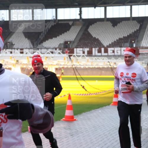 07.12.2025 - St. Pauli X-Mass-Run No. 15 Luisa Fischer http://msf.ph/oto/9385339 07.12.2025 11:34:27 Ziel 15, 4844, 229, 239, 354, 378, 820, 825, 864, 869, 871, 1001, 1710, 1908, 2056, 2219, 2277, 2280, 2635, 3139, 3253, 3448, 3549, 3601, 3737, 3740, 4649, 4844 meine-sportfotos.de
