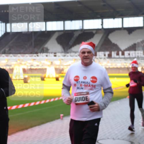 07.12.2025 - St. Pauli X-Mass-Run No. 15 Luisa Fischer http://msf.ph/oto/9385347 07.12.2025 11:34:28 Ziel 2219, 229, 239, 354, 378, 820, 825, 864, 869, 871, 1001, 1710, 1908, 2056, 2219, 2277, 2280, 2635, 3139, 3253, 3448, 3549, 3601, 3737, 3740, 4649, 4844 meine-sportfotos.de