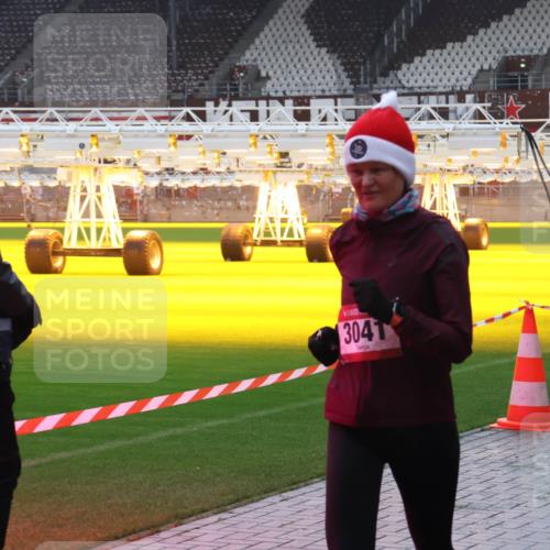 07.12.2025 - St. Pauli X-Mass-Run No. 15 Luisa Fischer http://msf.ph/oto/9385351 07.12.2025 11:34:30 Ziel 3041, 229, 239, 354, 378, 820, 825, 864, 869, 871, 1001, 1710, 1908, 2056, 2219, 2277, 2280, 2635, 3139, 3387, 3448, 3549, 3601, 3737, 3740, 4649, 4844 meine-sportfotos.de