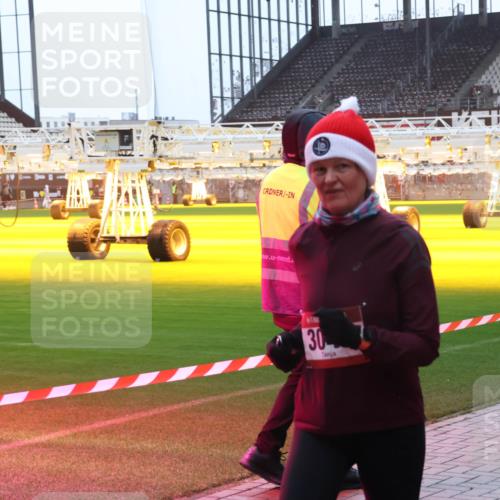 07.12.2025 - St. Pauli X-Mass-Run No. 15 Luisa Fischer http://msf.ph/oto/9385354 07.12.2025 11:34:31 Ziel 30, 229, 239, 354, 378, 820, 825, 864, 869, 871, 1001, 1710, 1908, 2056, 2219, 2277, 2280, 2635, 2809, 3139, 3387, 3448, 3549, 3601, 3737, 3740, 4844 meine-sportfotos.de