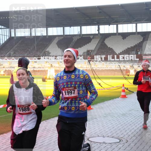 07.12.2025 - St. Pauli X-Mass-Run No. 15 Luisa Fischer http://msf.ph/oto/9385356 07.12.2025 10:17:14 Ziel 5, 1989, 15, 1997, 888, 1620, 1762, 1989, 1997, 2185, 2266, 2694, 3229, 3633, 3987, 4356, 4359, 4362, 4363, 4510, 4769 meine-sportfotos.de