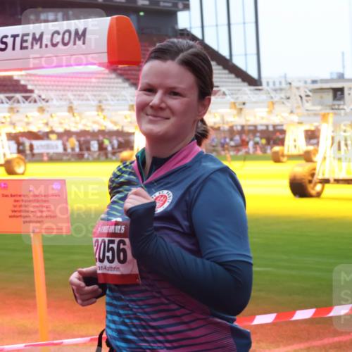 07.12.2025 - St. Pauli X-Mass-Run No. 15 Luisa Fischer http://msf.ph/oto/9385359 07.12.2025 11:34:44 Ziel 2056, 704, 782, 820, 825, 864, 869, 871, 1001, 1710, 1908, 2056, 2219, 2277, 2280, 2635, 2809, 3139, 3387, 3448, 3549, 4844 meine-sportfotos.de