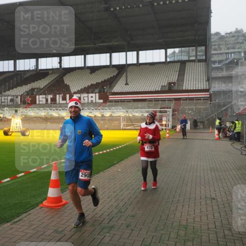 07.12.2025 - St. Pauli X-Mass-Run No. 15 Fabian Wolf http://msf.ph/oto/9385361 07.12.2025 10:13:37 Ziel 88, 970, 1699, 2905 meine-sportfotos.de