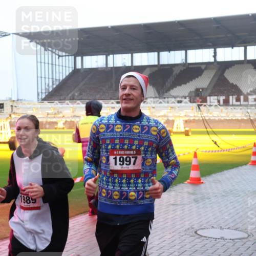 07.12.2025 - St. Pauli X-Mass-Run No. 15 Luisa Fischer http://msf.ph/oto/9385362 07.12.2025 10:17:14 Ziel 2401, 15, 1997, 2101, 1989, 4, 2, 1401, 188, 1620, 1762, 1989, 1997, 2185, 2266, 2694, 3229, 3633, 3987, 4356, 4359, 4362, 4363, 4510, 4769 meine-sportfotos.de