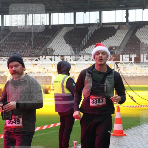 07.12.2025 - St. Pauli X-Mass-Run No. 15 Luisa Fischer http://msf.ph/oto/9385364 07.12.2025 11:34:46 Ziel 15, 3549, 15, 3387, 704, 782, 820, 825, 864, 869, 871, 1001, 1710, 1908, 2056, 2277, 2280, 2635, 2809, 3139, 3387, 3448, 3549, 4844 meine-sportfotos.de