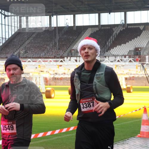 07.12.2025 - St. Pauli X-Mass-Run No. 15 Luisa Fischer http://msf.ph/oto/9385366 07.12.2025 11:34:46 Ziel 15, 3549, 15, 3387, 704, 782, 820, 825, 864, 869, 871, 1001, 1710, 1908, 2056, 2277, 2280, 2635, 2809, 3139, 3387, 3448, 3549, 4844 meine-sportfotos.de