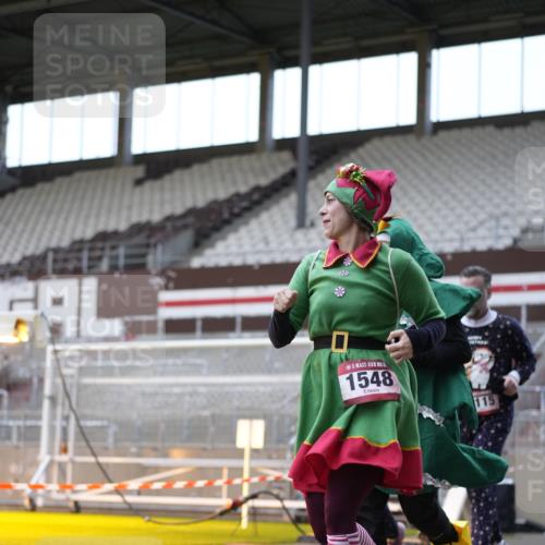 07.12.2025 - St. Pauli X-Mass-Run No. 15 Patografie http://msf.ph/oto/9385367 07.12.2025 10:29:15 Ziel 161, 165, 450, 1548, 1550, 1677, 1842, 3115, 3299, 3470, 3938, 3942 meine-sportfotos.de