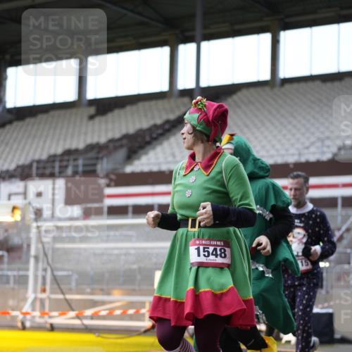 07.12.2025 - St. Pauli X-Mass-Run No. 15 Patografie http://msf.ph/oto/9385372 07.12.2025 10:29:15 Ziel 161, 165, 450, 1548, 1550, 1677, 1842, 3115, 3299, 3470, 3938, 3942 meine-sportfotos.de