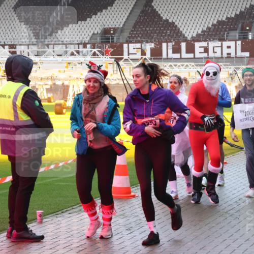 07.12.2025 - St. Pauli X-Mass-Run No. 15 Luisa Fischer http://msf.ph/oto/9385377 07.12.2025 11:34:49 Ziel 254, 01, 1908, 825, 704, 782, 820, 825, 864, 869, 871, 1001, 1710, 1908, 2277, 2280, 2456, 2458, 2635, 2809, 3139, 3387, 3448, 3549, 4844 meine-sportfotos.de
