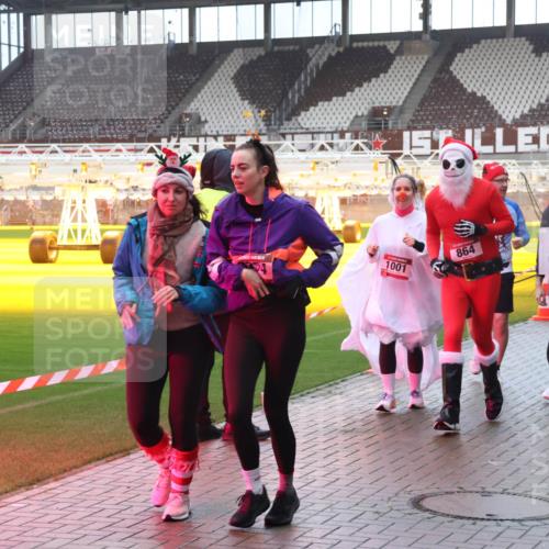 07.12.2025 - St. Pauli X-Mass-Run No. 15 Luisa Fischer http://msf.ph/oto/9385385 07.12.2025 11:34:51 Ziel 1, 54, 1001, 864, 1908, 825, 704, 782, 820, 825, 864, 869, 871, 1001, 1710, 1908, 2277, 2280, 2456, 2458, 2635, 2704, 2706, 2809, 3139, 3387, 3448, 3549 meine-sportfotos.de