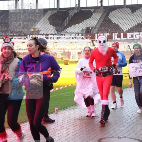 07.12.2025 - St. Pauli X-Mass-Run No. 15 Luisa Fischer http://msf.ph/oto/9385387 07.12.2025 11:34:51 Ziel 1001, 3374, 864, 825, 704, 782, 820, 825, 864, 869, 871, 1001, 1710, 1908, 2277, 2280, 2456, 2458, 2635, 2704, 2706, 2809, 3139, 3387, 3448, 3549 meine-sportfotos.de