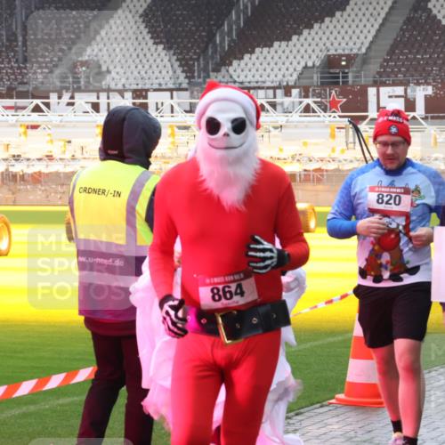 07.12.2025 - St. Pauli X-Mass-Run No. 15 Luisa Fischer http://msf.ph/oto/9385394 07.12.2025 11:34:52 Ziel 864, 820, 704, 782, 820, 825, 864, 869, 871, 1001, 1710, 1908, 2277, 2280, 2456, 2458, 2635, 2704, 2706, 2809, 3139, 3387, 3448, 3549 meine-sportfotos.de