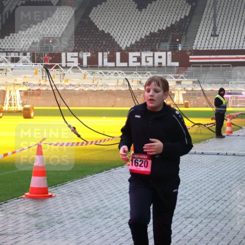 07.12.2025 - St. Pauli X-Mass-Run No. 15 Luisa Fischer http://msf.ph/oto/9385412 07.12.2025 10:17:17 Ziel 1620, 1762, 1620, 1762, 1989, 1997, 2185, 2266, 2694, 3229, 3633, 3987, 4356, 4359, 4362, 4363, 4510, 4769 meine-sportfotos.de