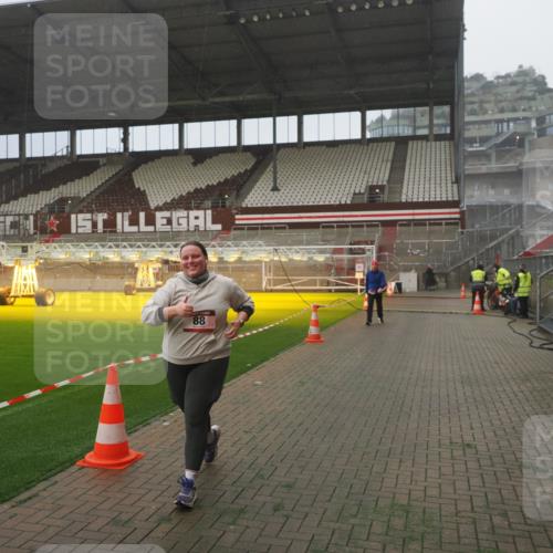 07.12.2025 - St. Pauli X-Mass-Run No. 15 Fabian Wolf http://msf.ph/oto/9385424 07.12.2025 10:13:40 Ziel 88, 970, 1699, 2905 meine-sportfotos.de